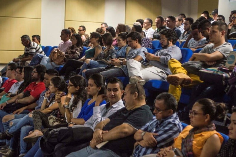 Público asistente en el estreno del Corto documental Ciudad Blanca